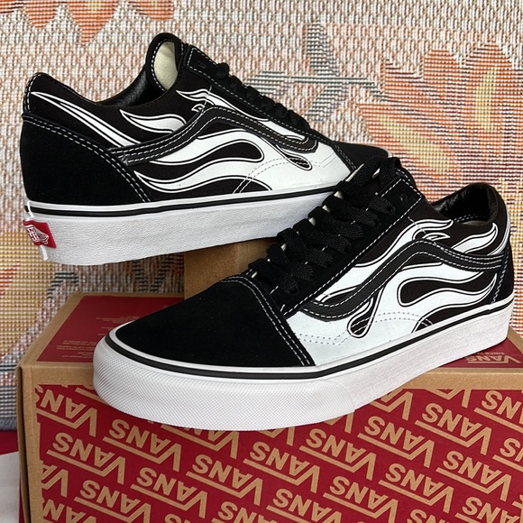 Vans WMNS Old Skool
(Flame) Black/White
VN0A38G1K68
Sneakers - Picture 9 of 16